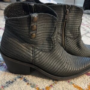 Women’s Black Textured Ankle Boots